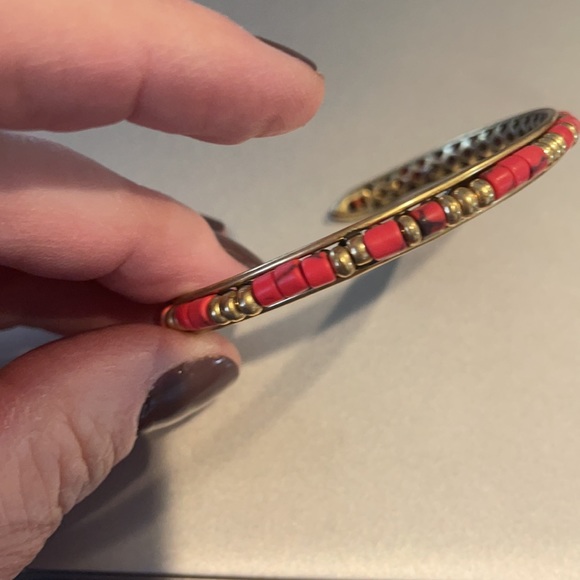 Stella & Dot bliss cuff gold bracelet barrel shaped coral beads - Picture 4 of 6